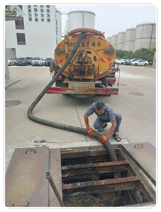 六弓乡隔油池清掏