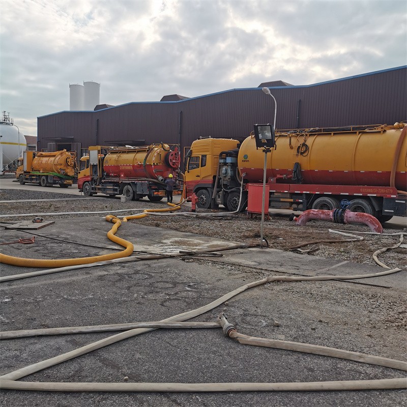 六弓乡污水池清理