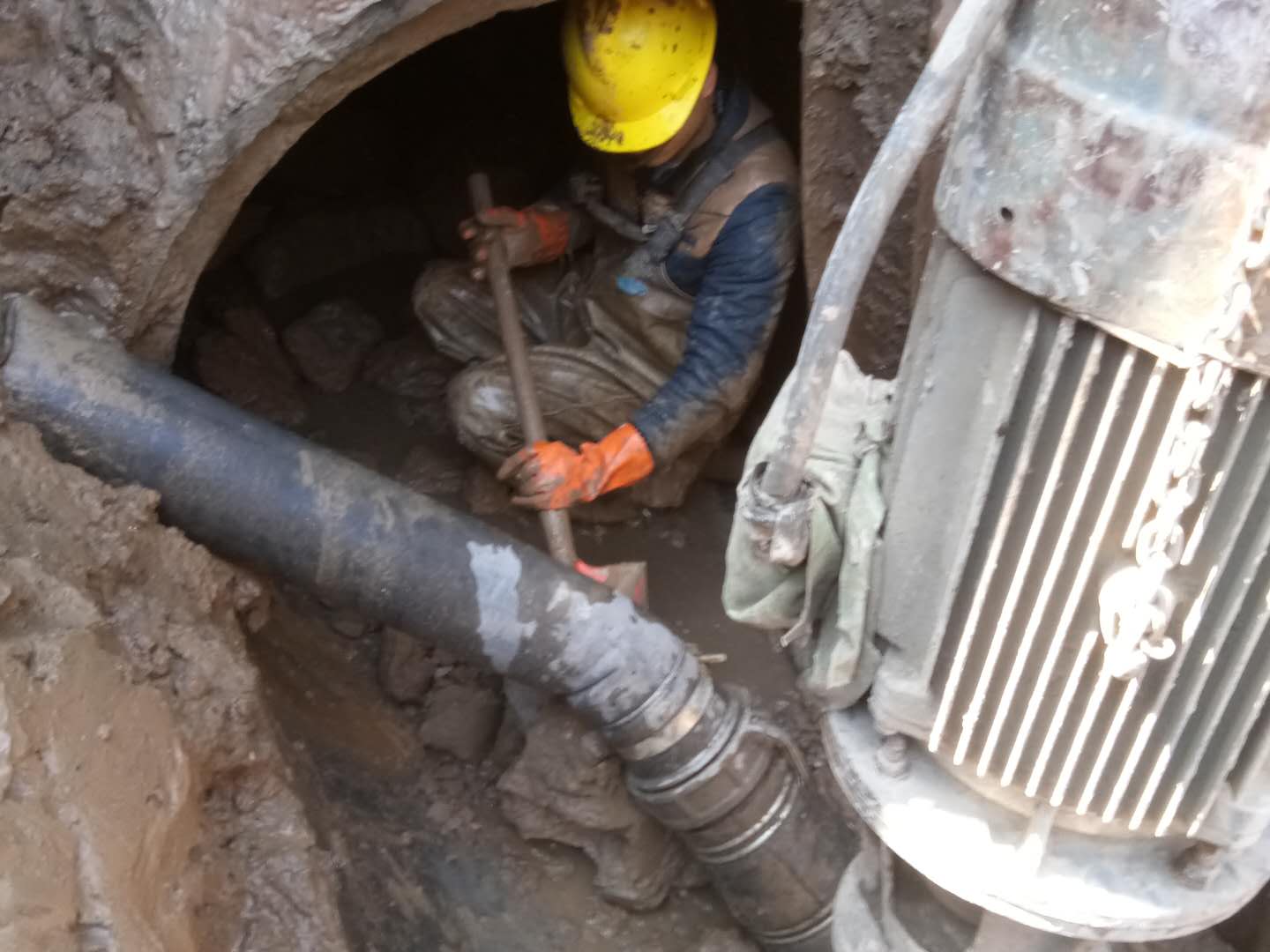 六弓乡管道清淤