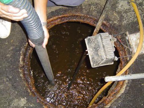 六弓乡隔油池清理