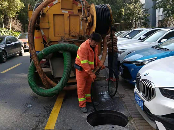 六弓乡排污管道清淤