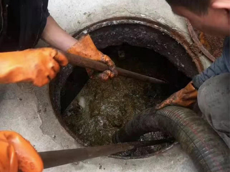 六弓乡清理化粪池时如何避免沼气的危害?